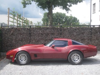 Corvette C3 1981   Targa T roof Burgundy red